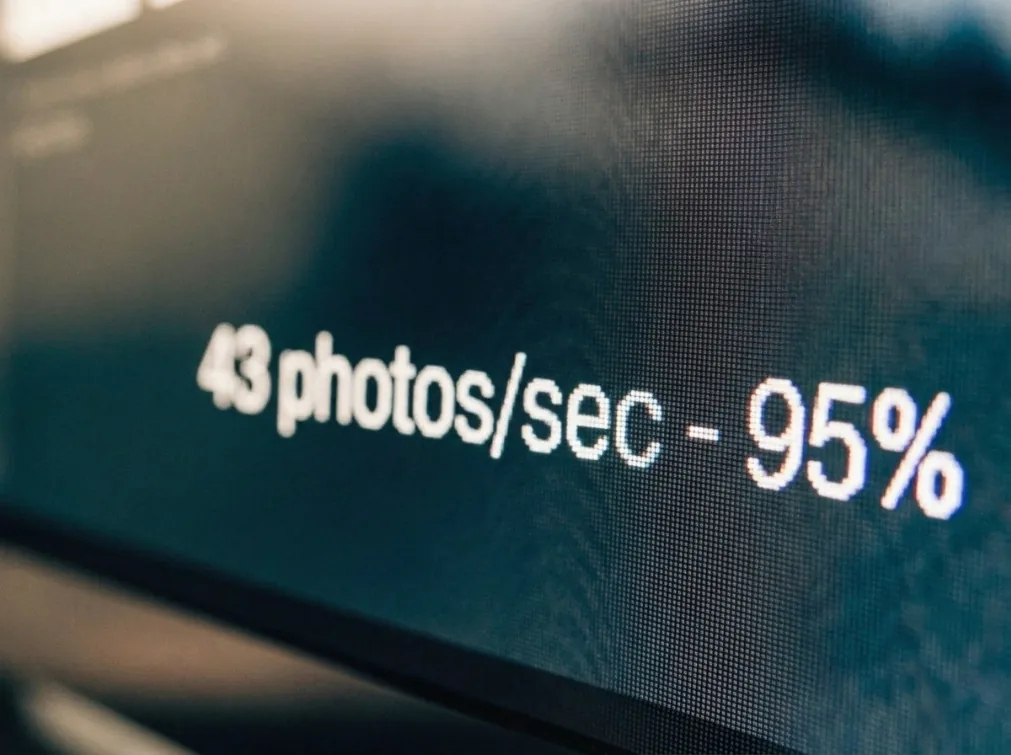 Fotomatic melakukan auto upload ke FotoYu pada kecepatan 43 foto per detik saat sesi berjalan.